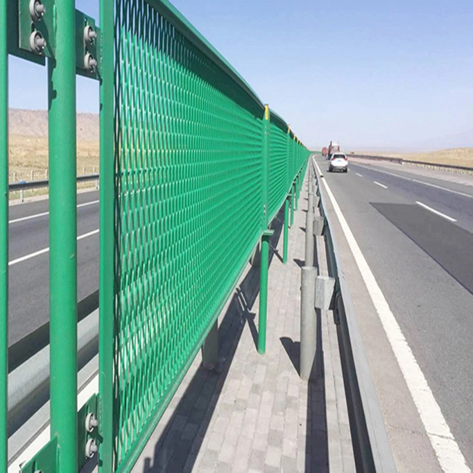 Lưới v&agrave; h&agrave;ng r&agrave;o bảo vệ