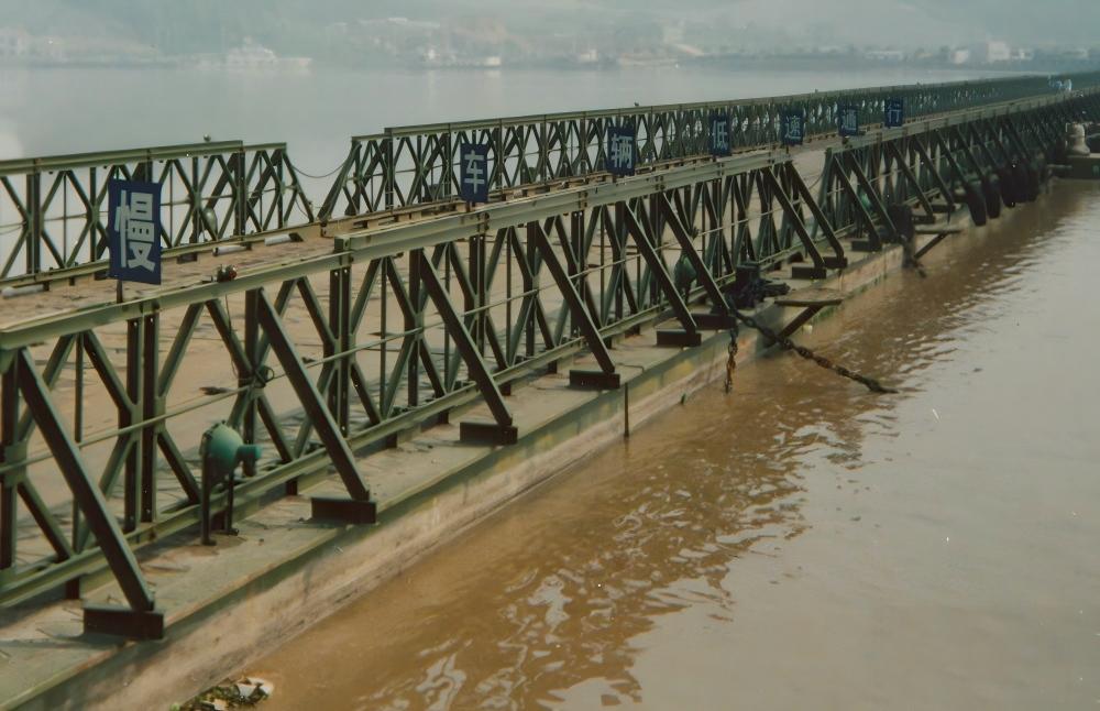 jambatan ponton keluli.jpg